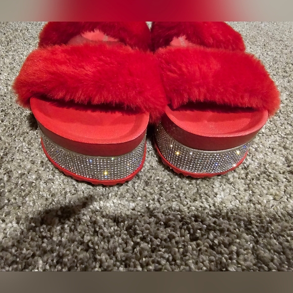 Red Slides - Picture 4 of 5